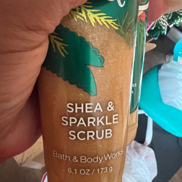 Bath & Body Works Vanilla Bean Noel Body Cream and Scrub Set - Picture 3 of 5